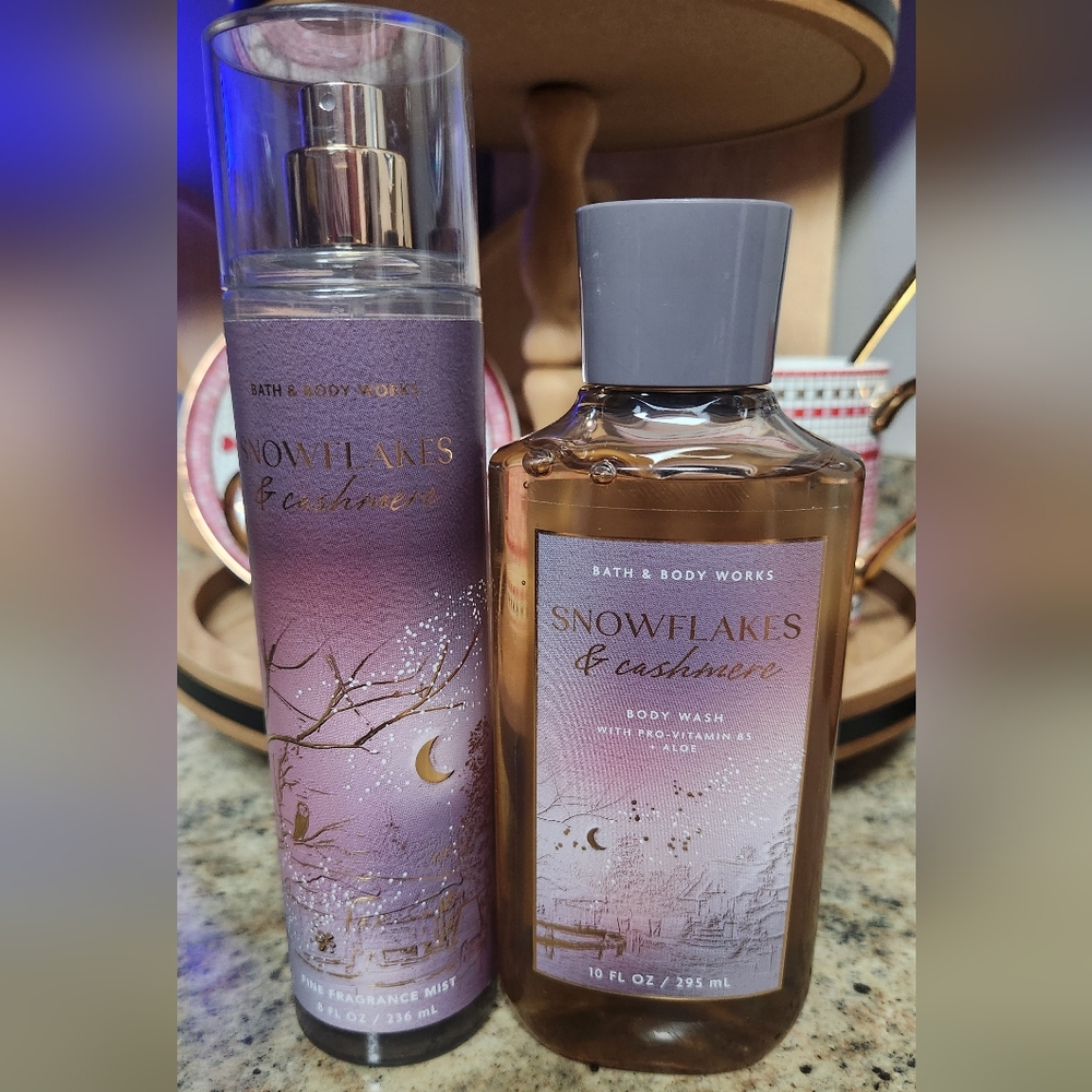 NWT Bath and Body Works "SNOWFLAKES & CASHMERE" Body Bundle